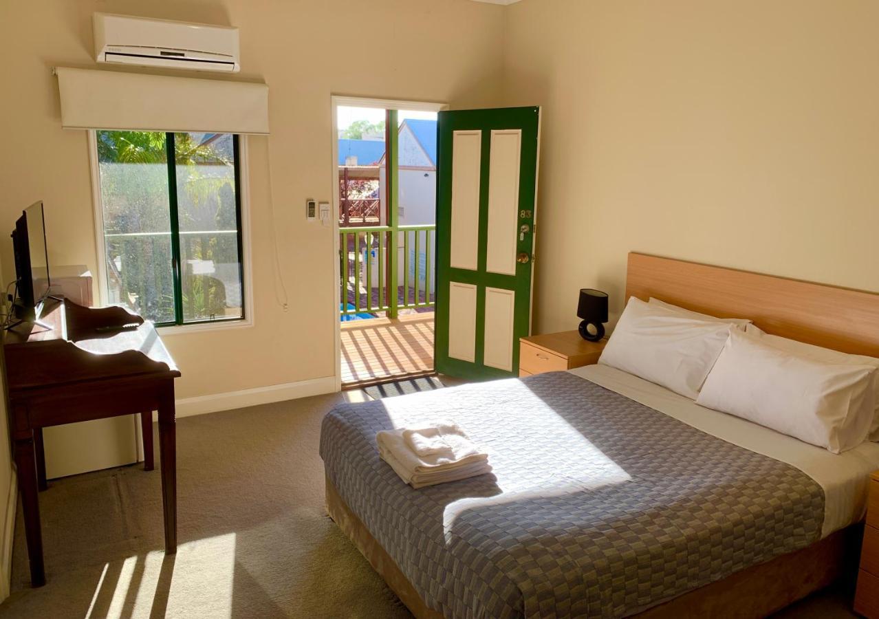Settlers Hotel York Buitenkant foto