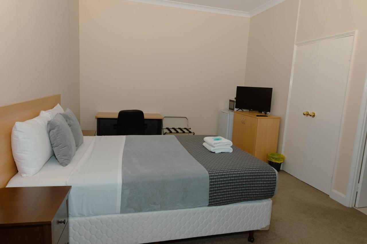 Settlers Hotel York Buitenkant foto