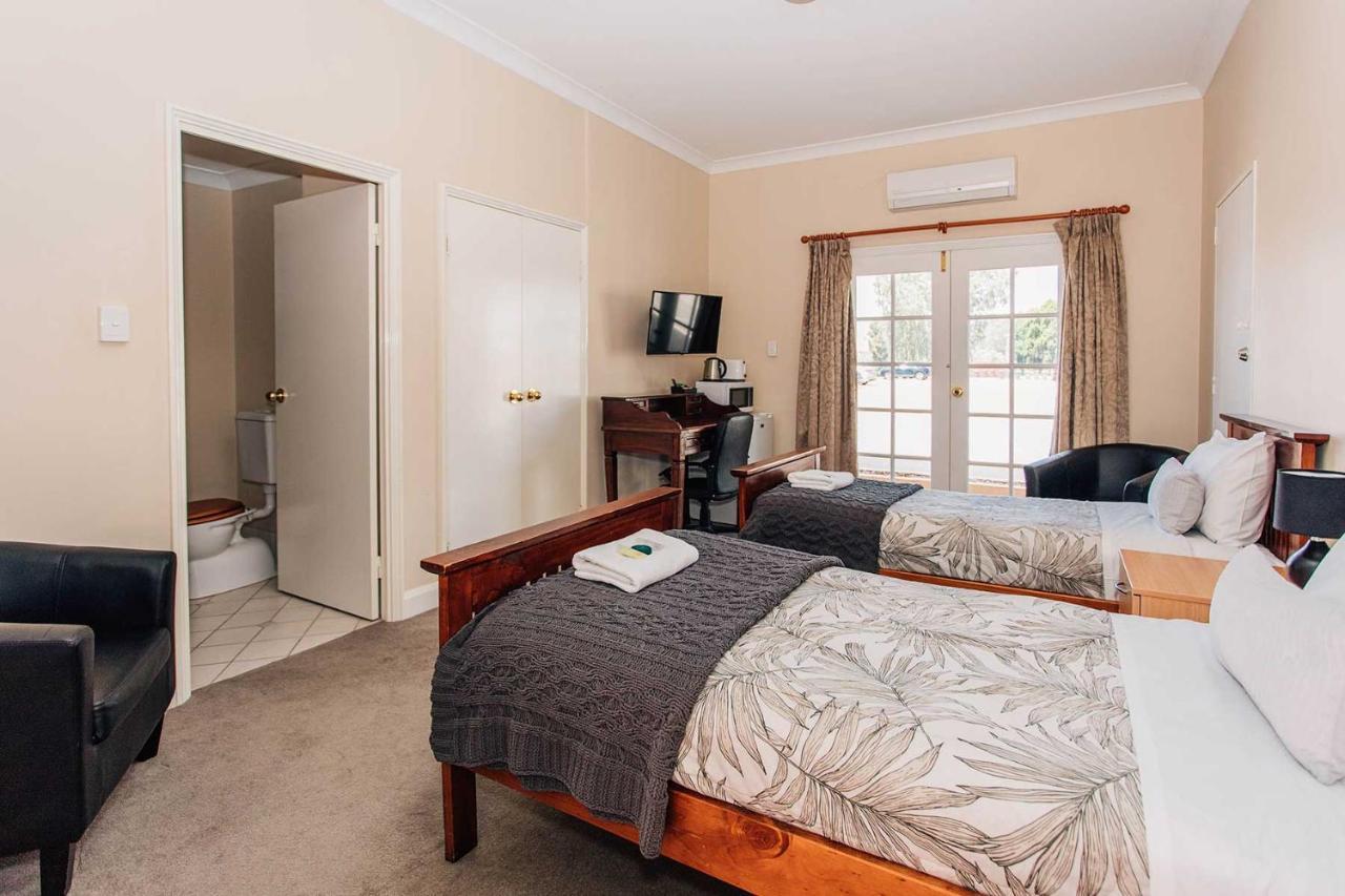 Settlers Hotel York Buitenkant foto