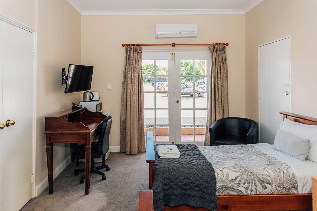Settlers Hotel York Buitenkant foto